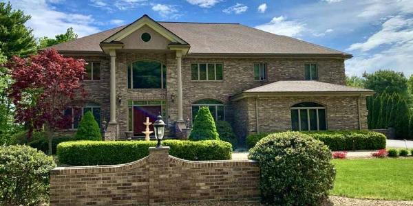 Red Dog’s Roofing is the July R-Club roofer of the month!